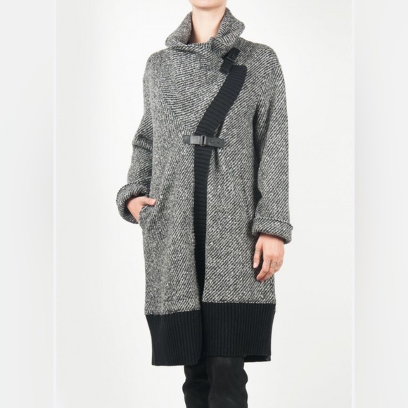 OSKA High Collar Knee Length Coat - Relaxed Fit - 100% Virgin Wool - Picture 2 of 10